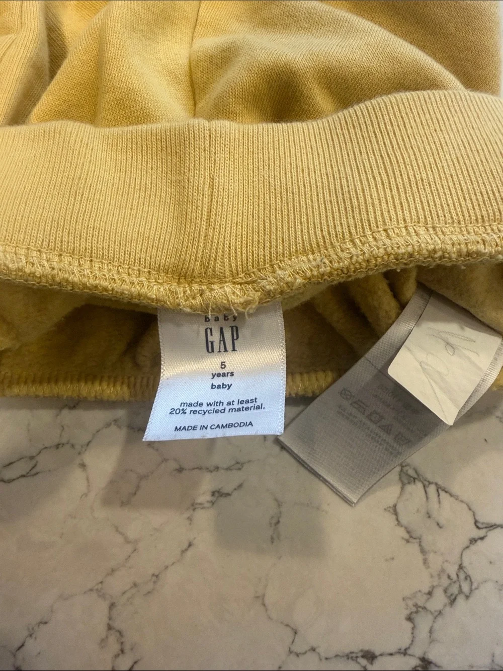 GAP soft yellow
